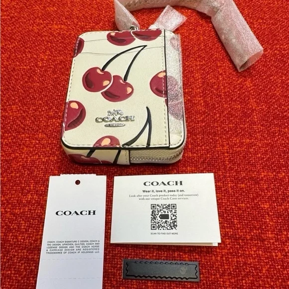 ❤️❤️❤️Coach zip card case with cherry print/silver tone hardware ❤️❤️❤️ - Picture 12 of 12